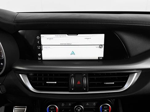 Used 2024 Alfa Romeo Stelvio Ti image 27