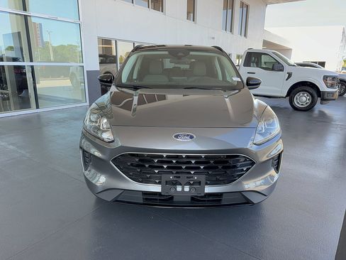 Certified 2022 Ford Escape SE w/ SE Sport Appearance Package AWD/4WD image 3