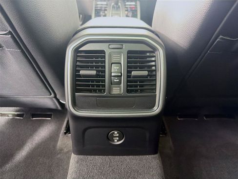 Certified 2023 Porsche Macan AWD/4WD image 21