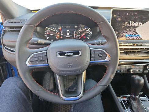 Used 2025 Jeep Compass Trailhawk AWD/4WD image 14