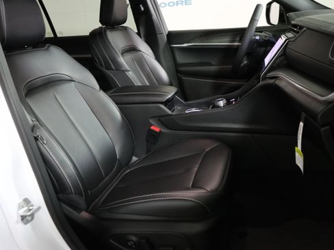 New 2025 Jeep Grand Cherokee L Limited AWD/4WD image 21