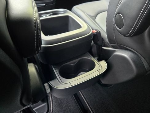 New 2026 Chrysler Pacifica Select AWD/4WD image 38