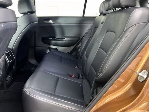 Used 2019 Kia Sportage EX w/ EX Premium Package FWD image 2