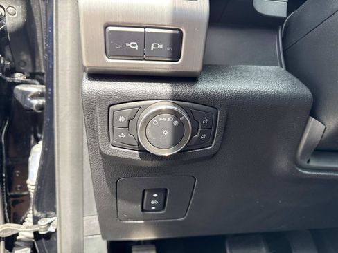 Used 2017 Ford F150 Platinum w/ Equipment Group 701A Luxury RWD image 31