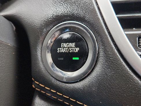 Used 2022 Chevrolet Trax LT w/ LT Convenience Package image 15