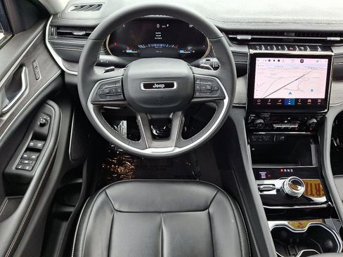 Certified 2023 Jeep Grand Cherokee Limited AWD/4WD image 11