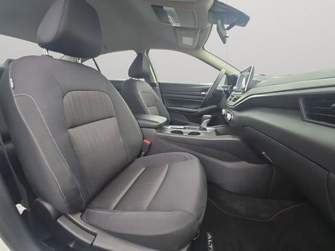 Used 2025 Nissan Altima 2.5 SV FWD image 9