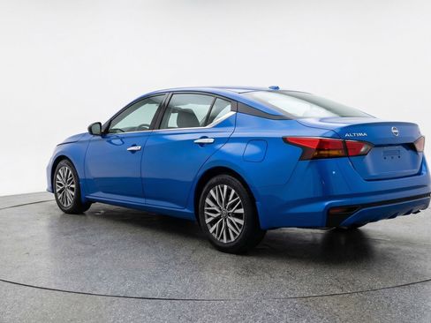 Used 2025 Nissan Altima 2.5 SV FWD image 6