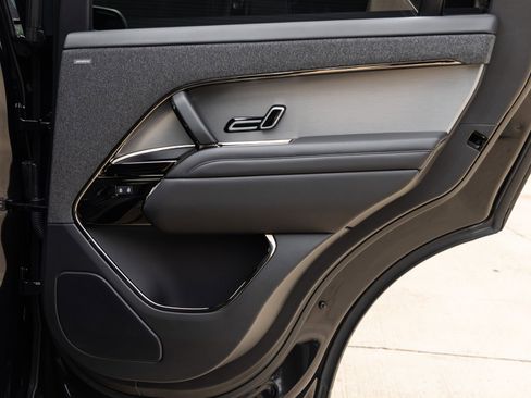 Used 2025 Land Rover Range Rover Sport SE image 35