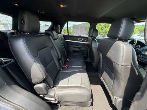 Used 2017 Ford Explorer XLT w/ Equipment Group 202A AWD/4WD image 37