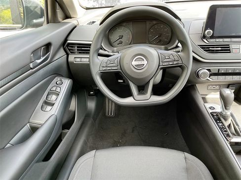 Used 2025 Nissan Altima 2.5 S image 21