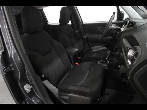 Used 2023 Jeep Renegade Latitude AWD/4WD image 17