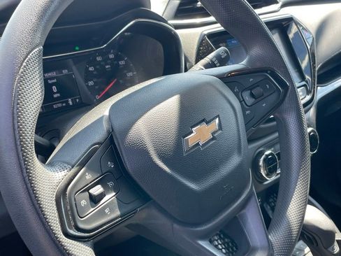Used 2022 Chevrolet TrailBlazer LT w/ Convenience Package FWD image 4