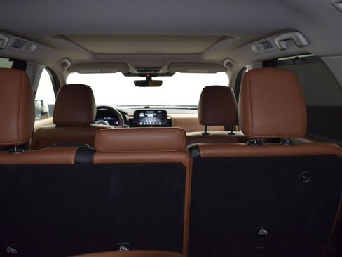 Used 2024 Nissan Pathfinder Platinum w/ Cargo Package image 19