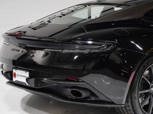 Used 2023 Aston Martin DB11 V12 RWD image 23