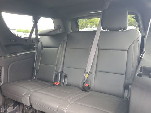 Used 2023 Chevrolet Suburban Z71 w/ Luxury Package image 15