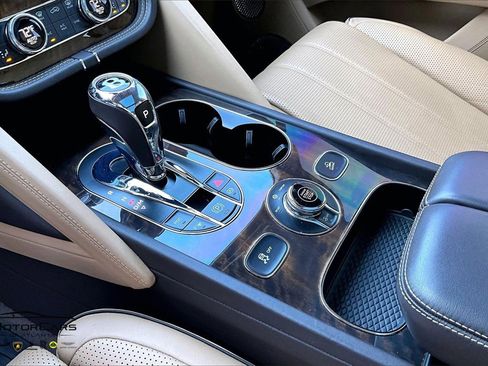 Used 2021 Bentley Bentayga image 16