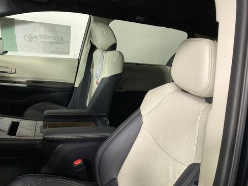 New 2026 Toyota Sienna Limited image 9