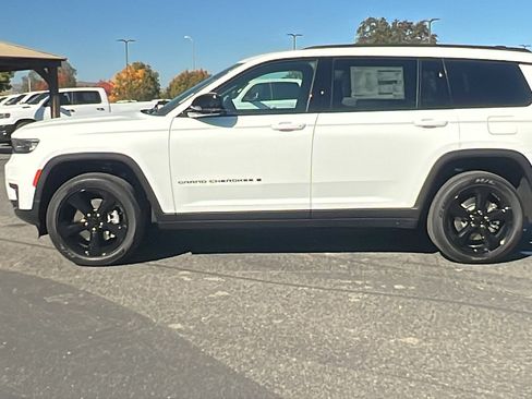 New 2025 Jeep Grand Cherokee L Laredo image 6