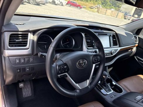 Used 2018 Toyota Highlander Limited image 31