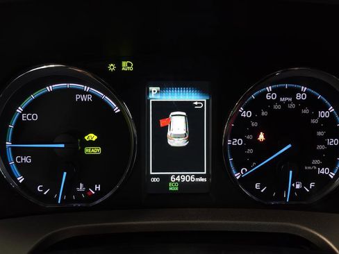 Used 2017 Toyota RAV4 XLE image 19