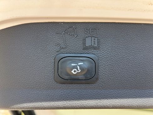 Used 2018 Ford Escape SEL AWD/4WD image 25