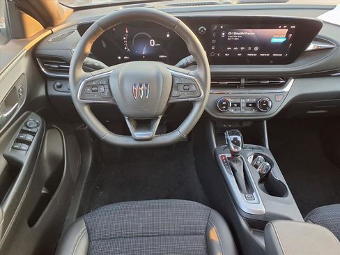 Used 2024 Buick Envista Preferred w/ Convenience I Package image 5