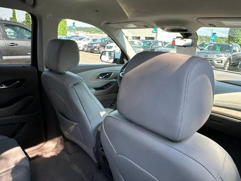 Used 2021 Chevrolet Traverse LT w/ LT Premium Package AWD/4WD image 18