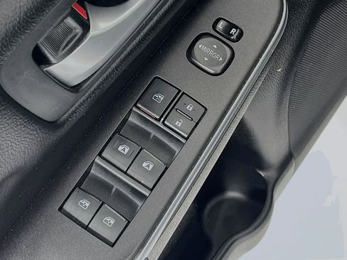 Used 2016 Toyota Camry SE w/ Moonroof Package image 9