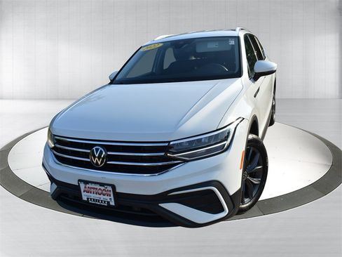 Used 2022 Volkswagen Tiguan SE image 12