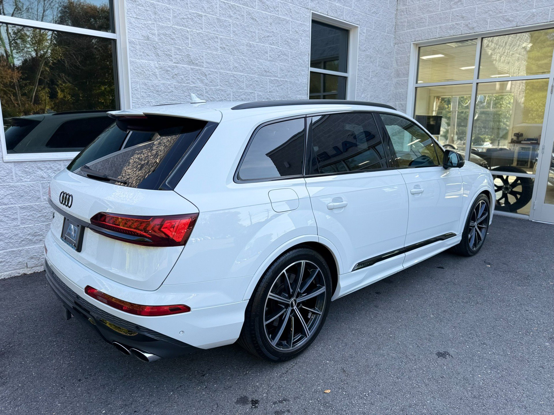 Used 2020 Audi SQ7 Prestige w/ Prestige Package AWD/4WD image 28