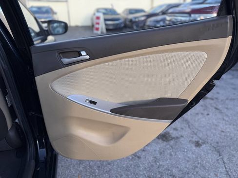 Used 2012 Hyundai Accent GLS image 22