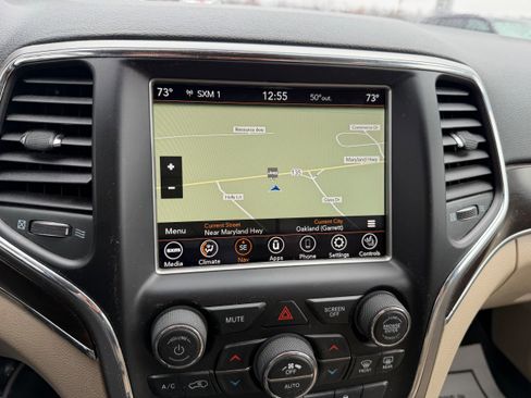 Used 2018 Jeep Grand Cherokee Limited image 12