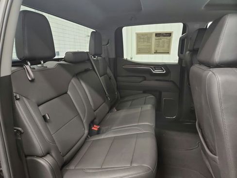 Used 2025 GMC Sierra 1500 SLT AWD/4WD image 34
