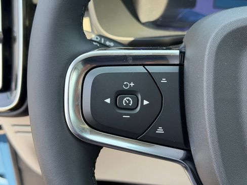 Certified 2024 Volvo XC40 B5 Plus w/ Protection Package Premier AWD/4WD image 28