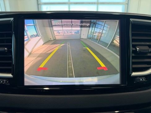 Used 2024 Chrysler Pacifica Touring-L image 24