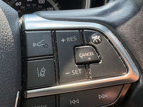 Used 2021 Toyota Highlander XSE FWD image 19