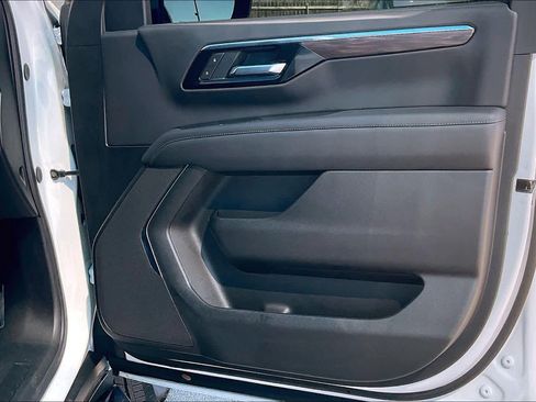 Used 2025 Chevrolet Tahoe LS image 21