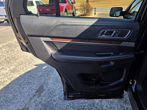Used 2018 Ford Explorer Platinum AWD/4WD image 12