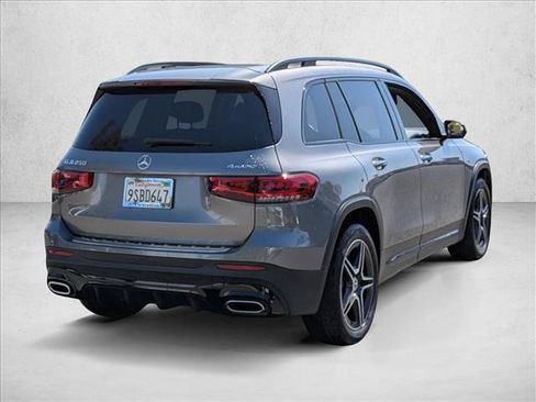 Used 2022 Mercedes-Benz GLB 250 4MATIC image 5