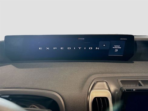 Used 2025 Ford Expedition Active AWD/4WD image 4