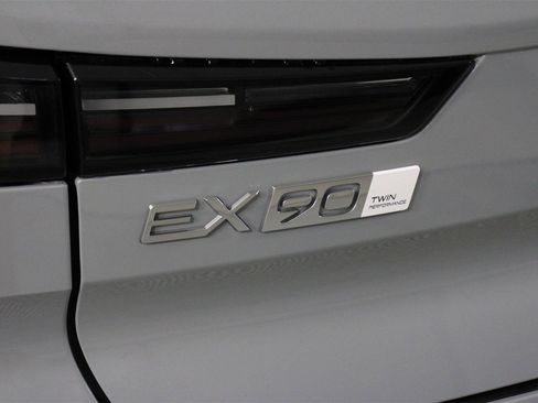 New 2025 Volvo EX90 Plus image 15