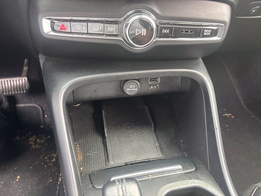 Used 2020 Volvo XC40 T5 Momentum AWD/4WD image 22
