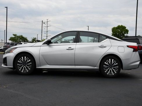 Used 2024 Nissan Altima 2.5 SV FWD image 4