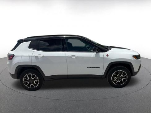 Used 2025 Jeep Compass Trailhawk AWD/4WD image 16