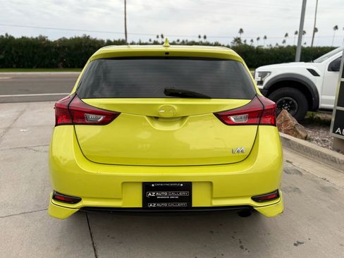 Used 2018 Toyota Corolla iM image 11