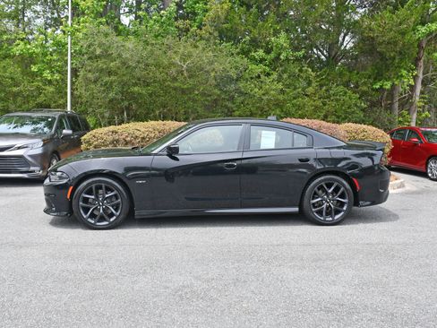 Used 2019 Dodge Charger R/T w/ Blacktop Package RWD image 2