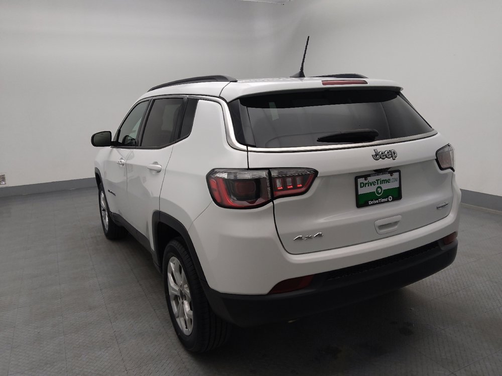 Used 2025 Jeep Compass Latitude w/ Sun & Sound Group AWD/4WD image 6