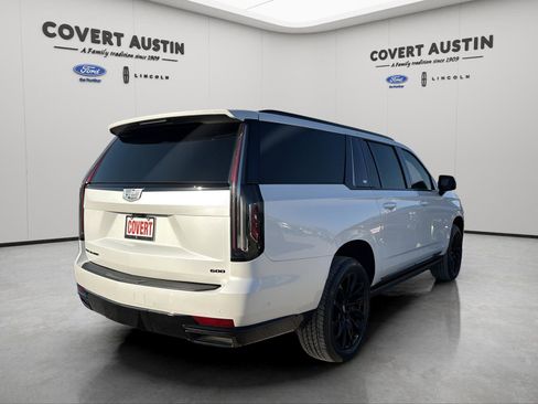 Used 2024 Cadillac Escalade ESV Sport w/ LPO, ONYX Package image 5