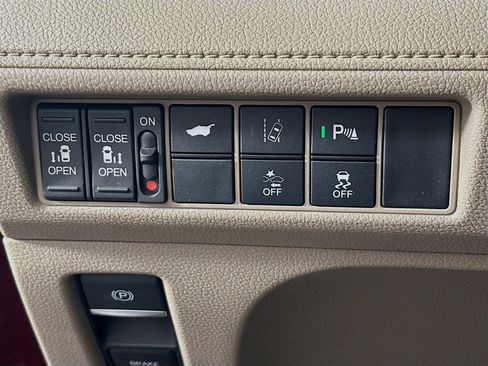 Used 2018 Honda Odyssey Touring image 16
